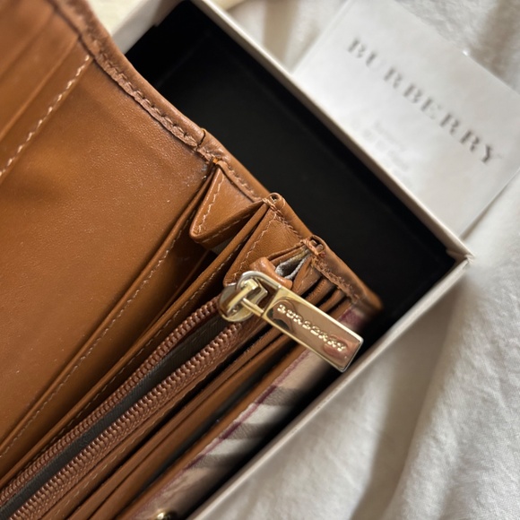 Authentic Burberry Haymarket Penrose Continental Wallet - Picture 9 of 10